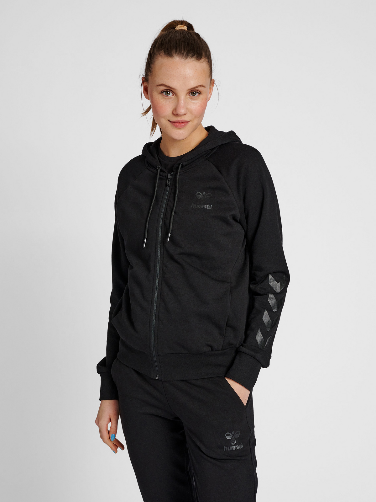 hmlNONI 2.0 ZIP HOODIE