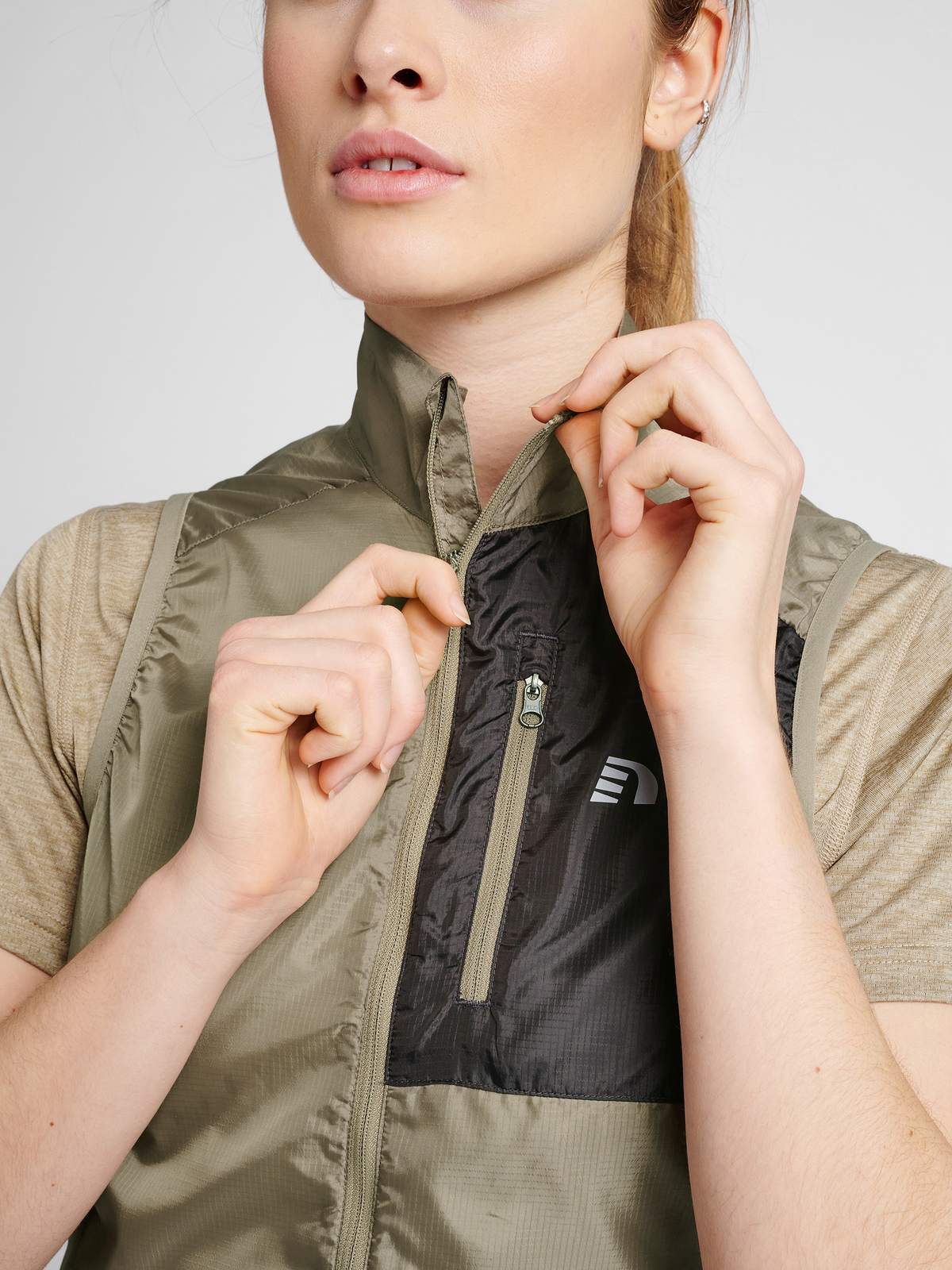 WOMEN PACKABLE TECH GILET