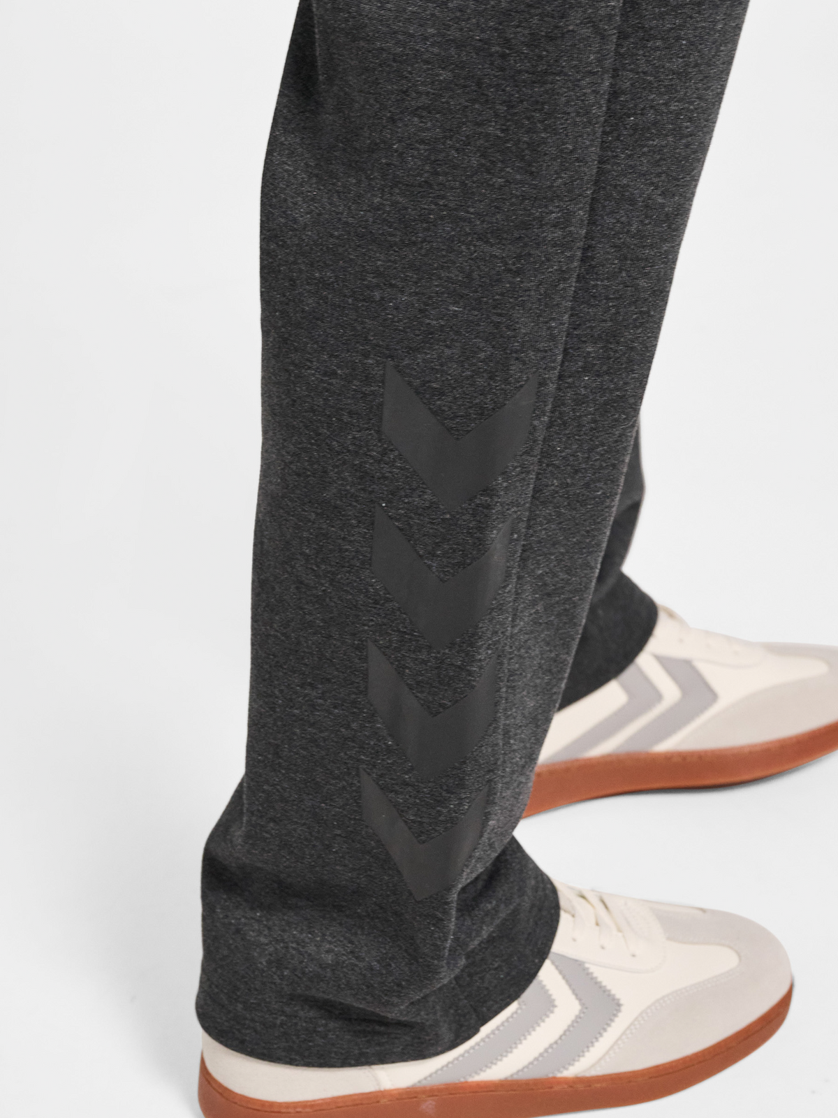 hmlSW CHEVRON ATHLETIC SWEAT PANTS