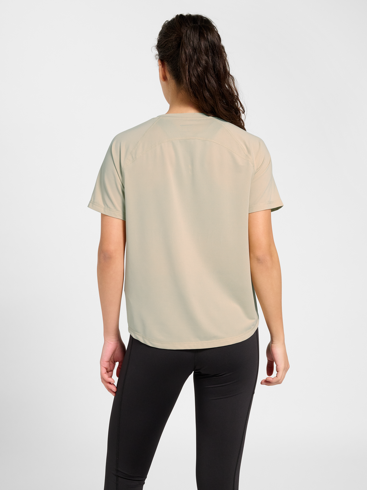 hmlVERA TECH T-SHIRT S/S