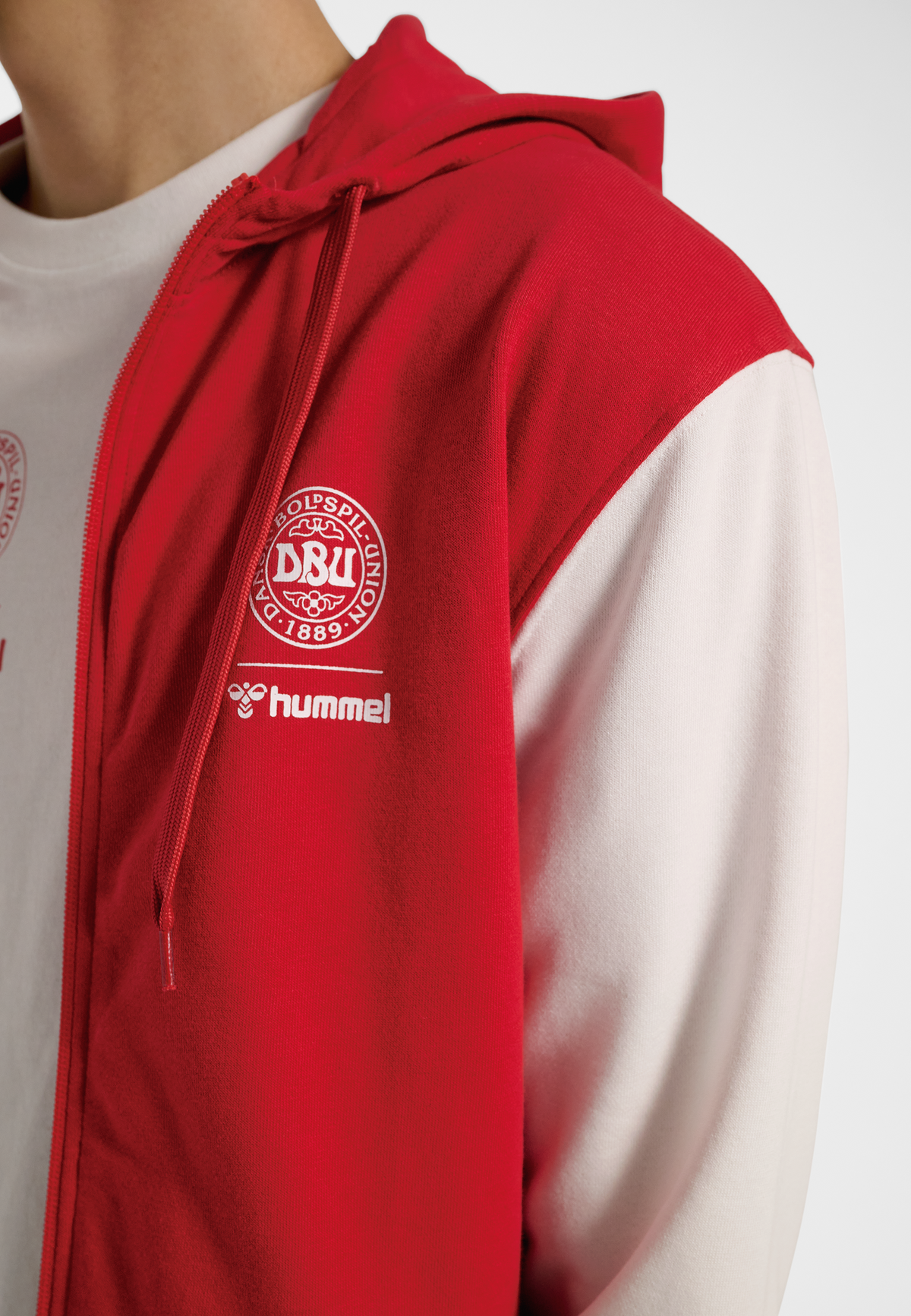 DBU 26 FAN RED-WHITE ZIP HOOD