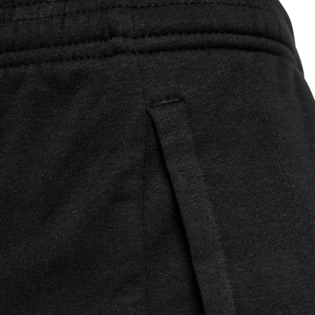 hmlRED BASIC SWEAT SHORTS WOMAN