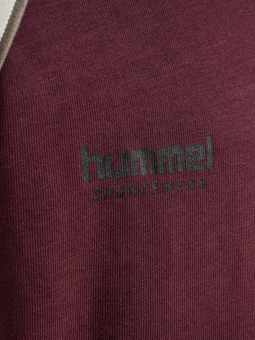 hmlJR REG V-NECK BEES T-SHIRT S/S