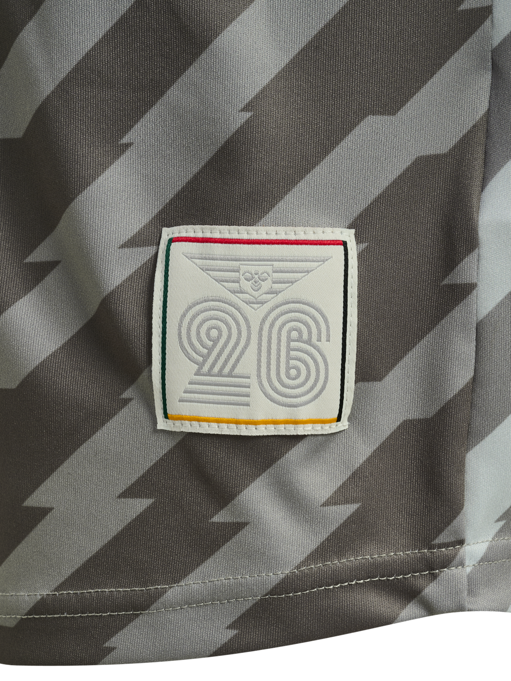 hmlWORLD 26 SOCCER JERSEY