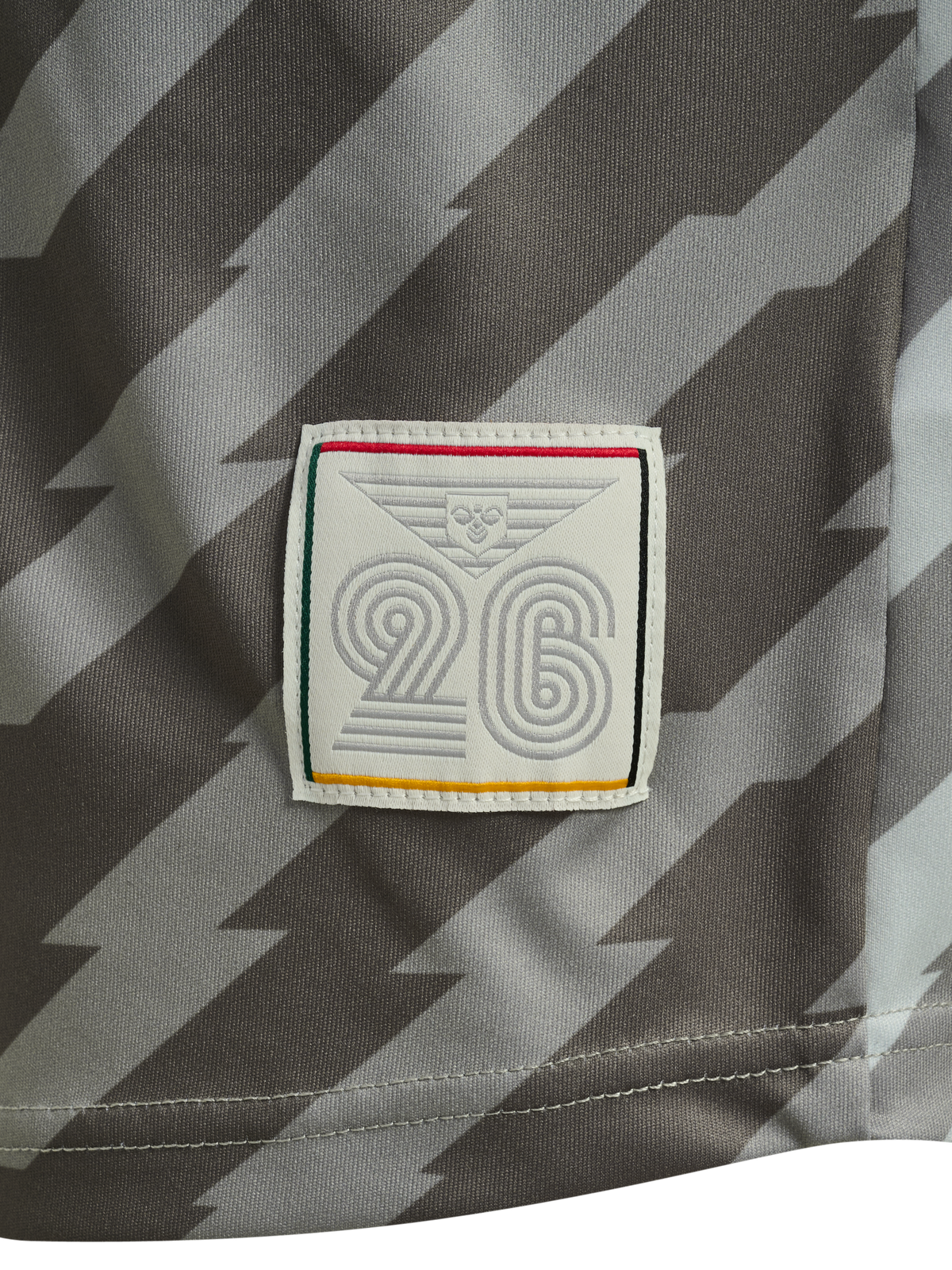 hmlWORLD 26 SOCCER JERSEY